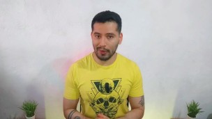 Vendedor de perfumes dotado penetra con sus 20cm a hombre sacerdote que le dio un masaje! Relato sex