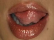 Stunning Ebony Babe Takes The Initiative To Approach The New Neighbor 1/16