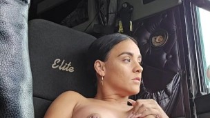 Entre a un camión de un desconocido a masturbarme