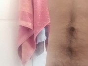 se masturbando no banheiro 3/16