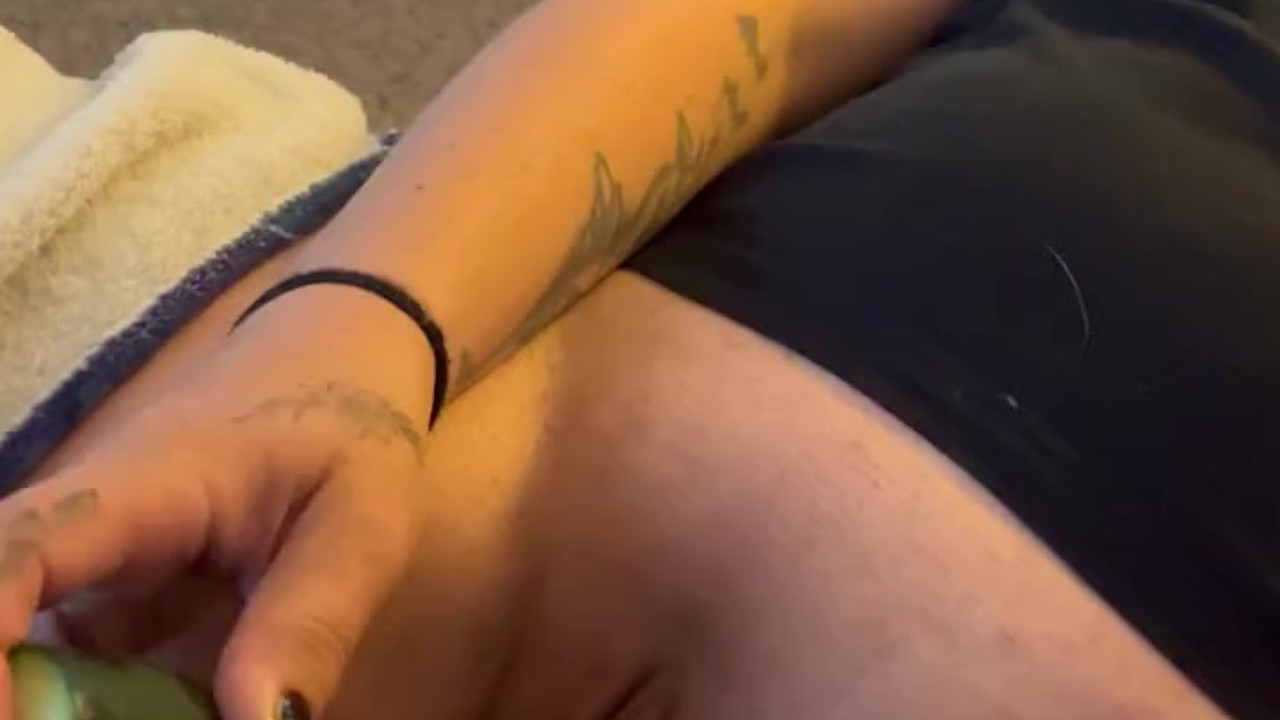 Amelia fucks a cucumber and squirts everywhere - Big Ass