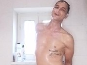 Barba e doccia mentre parlo dei nuovi aggiornamenti sulla produzione (Ita) Napoletano 13/16