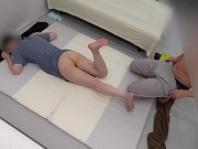 えっちなオイルマッサージで身体がぬるぬるに・・。 触られているうちに、気がついたら感度がMAX！！ そのまま激しいオイルSEXへ突入　童顔/おっぱい 無修正/ローション/パイパン/日本 - Screenshot 2 of 16 - Uncensored