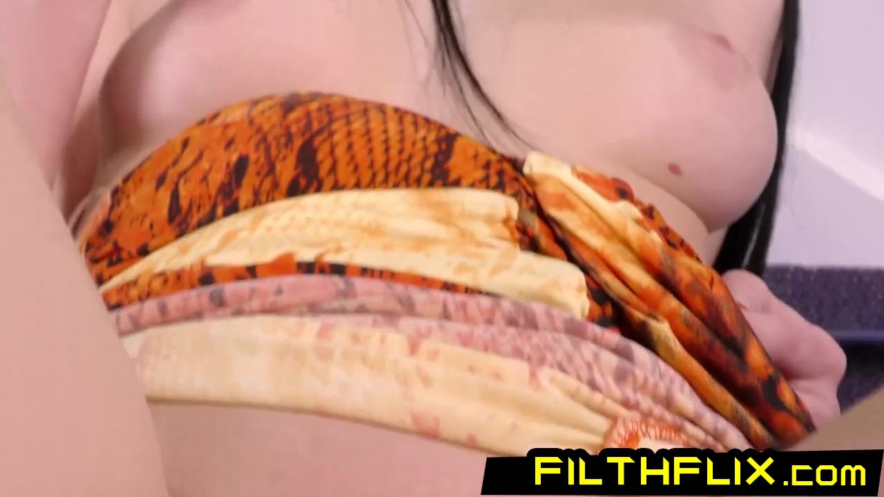 Horny Hottie Luna Ora Slides Big Black Dildo Up Her Ass - Vídeo de sexo gratis - RedTube