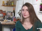 Ersties - Die natürlich schöne Vanessa masturbiert mit einem Vibrator 12/16