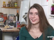 Ersties - Die natürlich schöne Vanessa masturbiert mit einem Vibrator 15/16