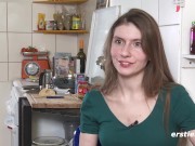 Ersties - Die natürlich schöne Vanessa masturbiert mit einem Vibrator 2/16