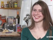 Ersties - Die natürlich schöne Vanessa masturbiert mit einem Vibrator 5/16