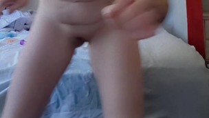 SLUTTY BLONDE IS NEW TO SQUIRTING