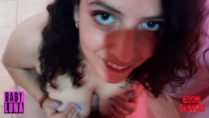 Una rica chupada a esas enormes tetas, turquita deliciosa y tomamos toda la lechita.