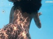 Hottest Latina babe swims naked and seduces producer 13/16