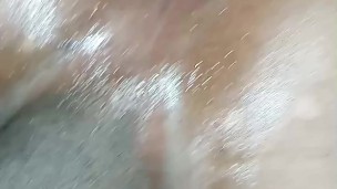 Brincando com meu cuzinho pela primeira vez