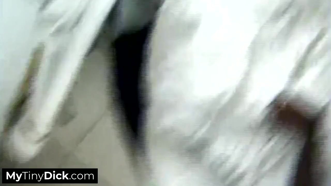 Big tits black woman playing with her pussy before sucking a small cock - 無料セックスビデオ - RedTube