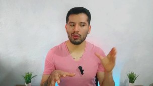 Mi Roomie me penetra a pelo en mi cama mientras ve videos pornos de hetero! Relato sexual