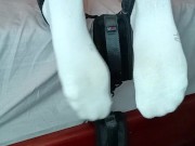 Ihre Füsse sind gefesselt und Sie wird gekitzelt! KITZEL-FETISCH! Mit Socken und Barfuss