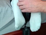 Ihre Füsse sind gefesselt und Sie wird gekitzelt! KITZEL-FETISCH! Mit Socken und Barfuss 2/16
