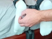 Ihre Füsse sind gefesselt und Sie wird gekitzelt! KITZEL-FETISCH! Mit Socken und Barfuss 6/16