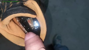 Piss in old Workboots