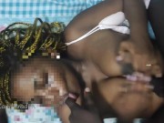 Ma pote memontre comment elle fait titjob et me fait jouir entre ses seins 13/16