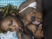 Ma pote memontre comment elle fait titjob et me fait jouir entre ses seins 7/16