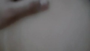 La novia de mi amigo se deja tocar y se la meto rápido antes que llegue su novio.