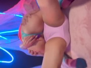 Que rico monta esta latina.198 9/16