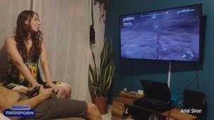 Ele queria jogar video game e eu queria dar o cuzinho