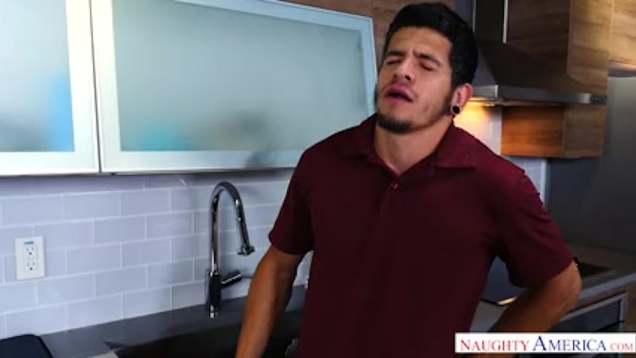 Incredible Brunette Loves Having Fun With a Sex Beast - 無料セックスビデオ - RedTube