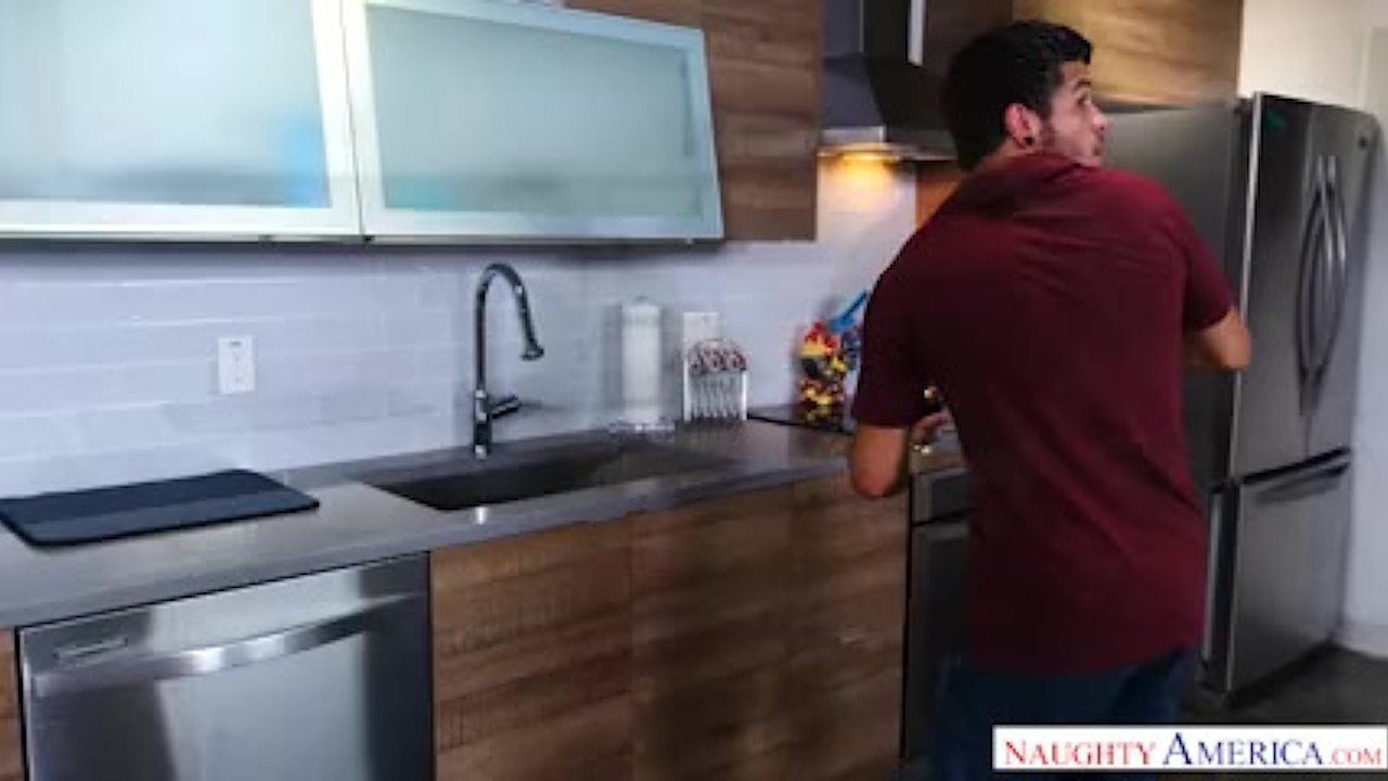 Incredible Brunette Loves Having Fun With a Sex Beast - 無料セックスビデオ - RedTube