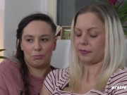 Ersties - Heftiger Orgasmus dank Massagestab 12/16