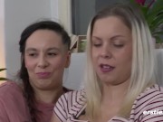 Ersties - Heftiger Orgasmus dank Massagestab 13/16