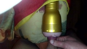 Masturbe (309) with one testicle