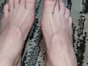 Wiggling & spreading my natural toes not wearing any polish 14/16