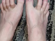 Wiggling & spreading my natural toes not wearing any polish 15/16