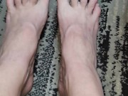 Wiggling & spreading my natural toes not wearing any polish 4/16