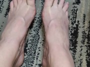 Wiggling & spreading my natural toes not wearing any polish 6/16