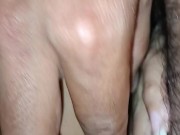 mi compañera de cuarto termino con el culo lleno de semen porque me encontró mirando porno. 13/16