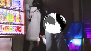 路地裏の自販機横で立ち○ぼしてる地雷系塩対応女子はキモおぢが金持ちのカモおぢだとわかった途端なんでもご奉仕してしまう神対応女子に早変わりっ