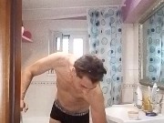 Faccio le pulizie di casa nudo parte 1 3/16