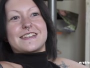 Ersties - Aktive Marina T masturbiert mit Analplug und Fingern 10/16