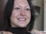 Ersties - Aktive Marina T masturbiert mit Analplug und Fingern 14/16