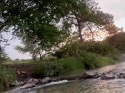 Mi novia se pone caliente y decidimos coger en el río en lugar público y me vengo en su boca 1/16