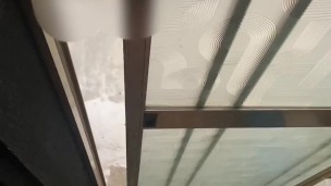 引越し前の最後のオナニーを玄関前で堂々とする