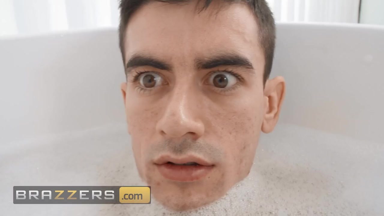 BRAZZERS - Allison Miller Views The Bath Not Only As A Place To Get Clean, But A Place To Get Dirty - Vídeo de sexo grátis - RedTube