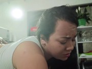 Rioc le enseña a Anita como utilizar el meson de la cocina 10/16