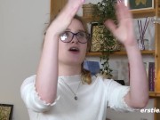 Ersties - Die süße Luna T verwöhnt ihre rosa Pussy 15/16