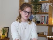 Ersties - Die süße Luna T verwöhnt ihre rosa Pussy 7/16