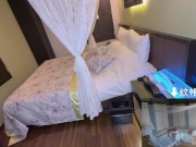 【床べちゃ潮吹き/オイル生中】電マ3本&生ちんぽでイカされまくる人妻さん♡ ぬるてかデカ尻を揺らしながら何度何度も絶頂…!! イってもすぐ復活する絶倫男子と果てるまで生SEX♡ 3/16