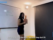 Maestra MILF Latina Curvy se folla a sus alumnos 18 años en el salon de clase! Pipeboy1 2/16