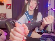 Succubus Melu seduces slave with hands and feet 15/16